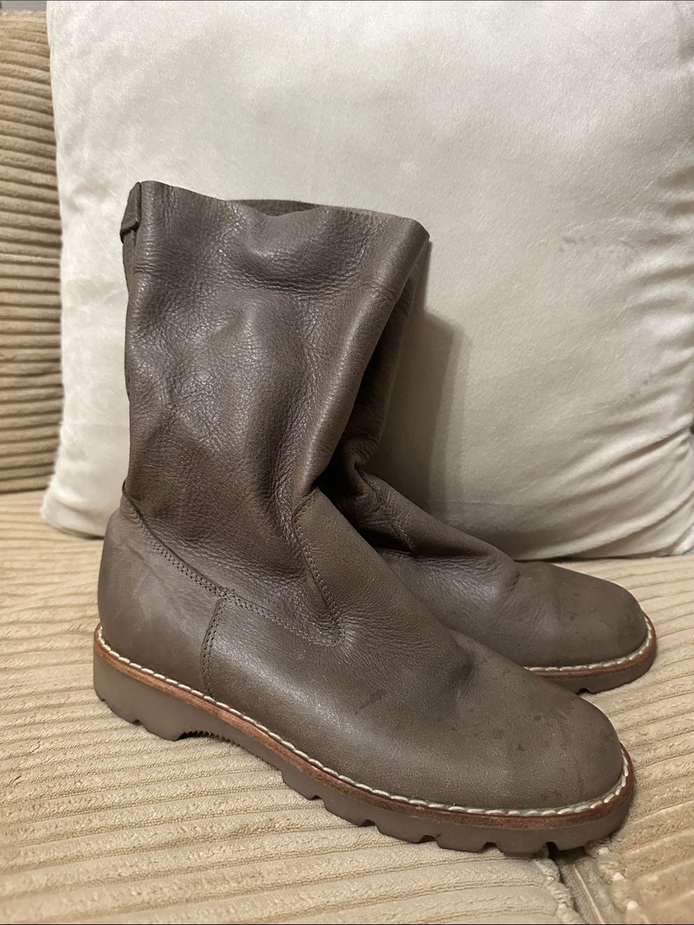 Roots Tribe Roll Over Boots Gray Soft Sole Womens